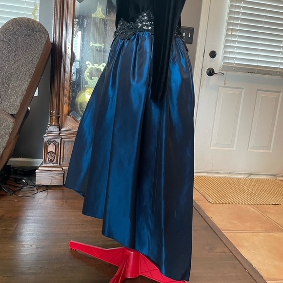 Gorgeous Midnight Blue & Black Vintage 80’s 90’s Prom Dress in good condition! - Picture 6 of 15